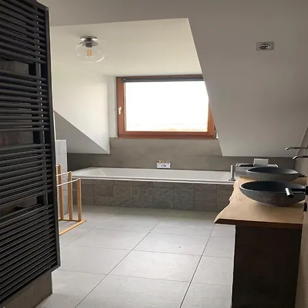 Elegant Family Stay, Wallonia, Cleaning Included 別荘