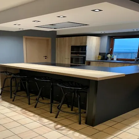 別荘 Elegant Family Stay, Wallonia, Cleaning Included *