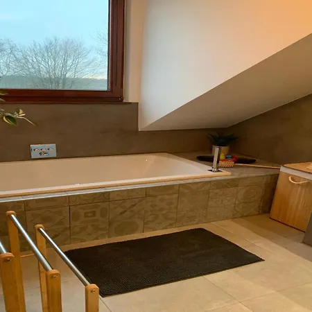 Elegant Family Stay, Wallonia, Cleaning Included ベルトリ